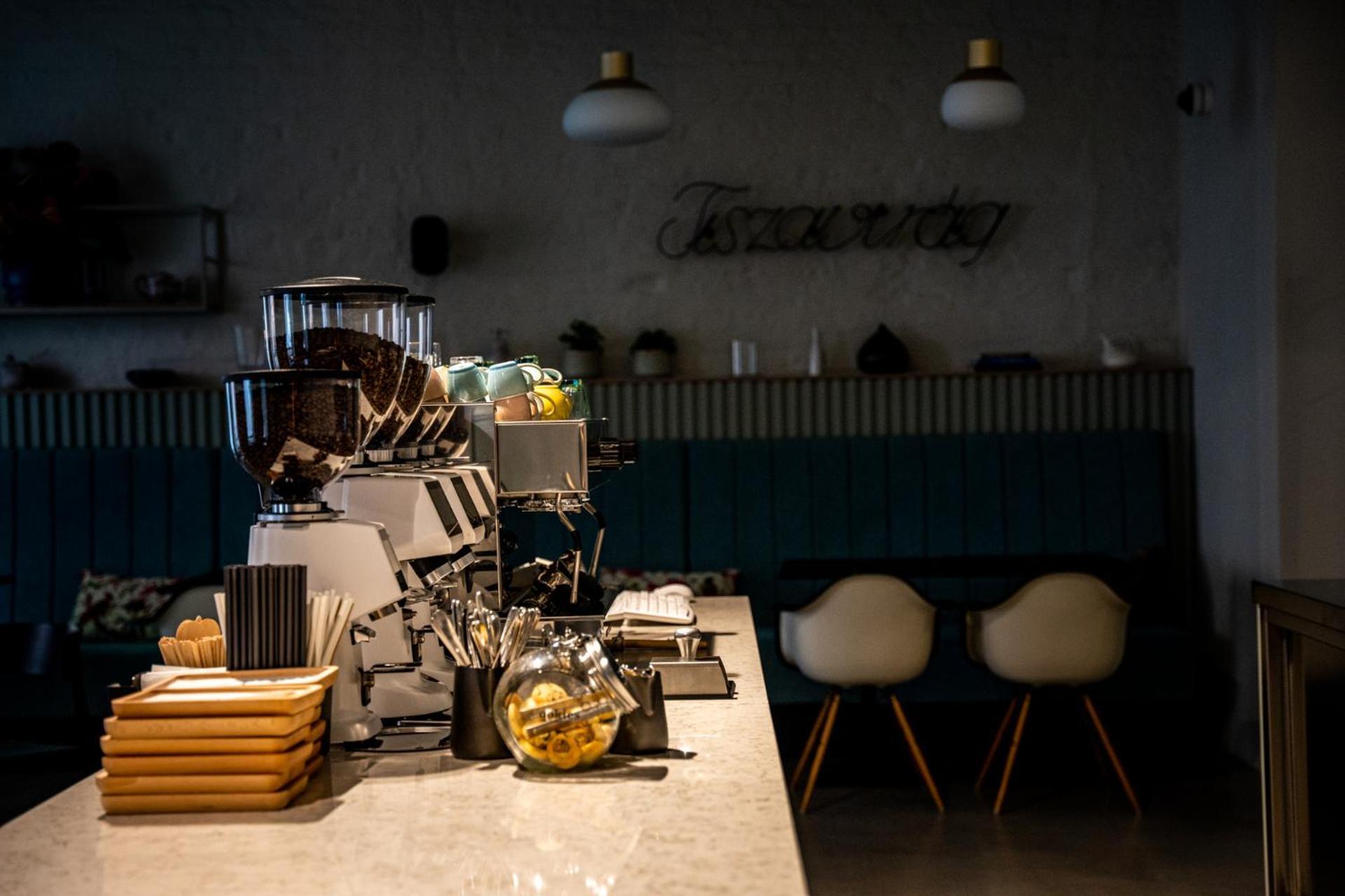 Tiszavirag Szeged Hotel Luaran gambar
